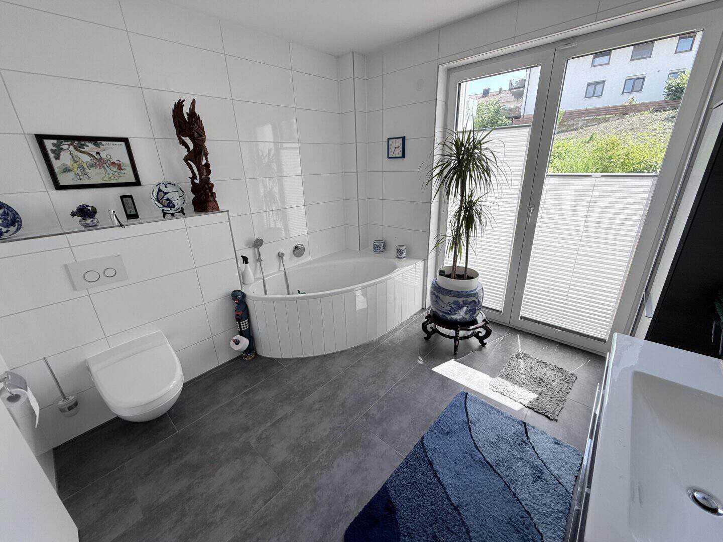 Badezimmer mit WC und Dusche