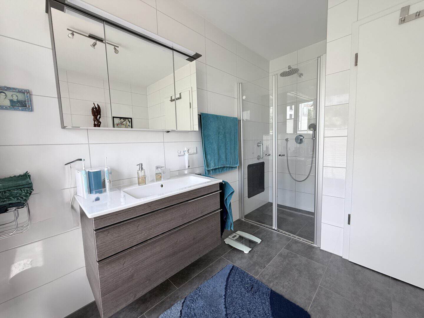 Badezimmer mit WC und Dusche