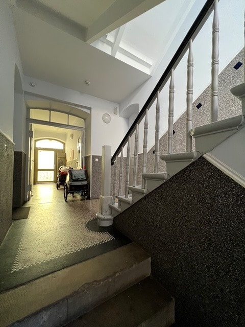 links Eingang zur Wohnung