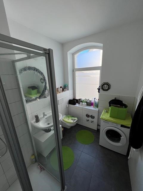 saniertes Bad mit Dusche
