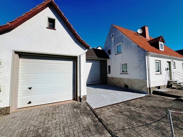 Garage mit Hofanlage