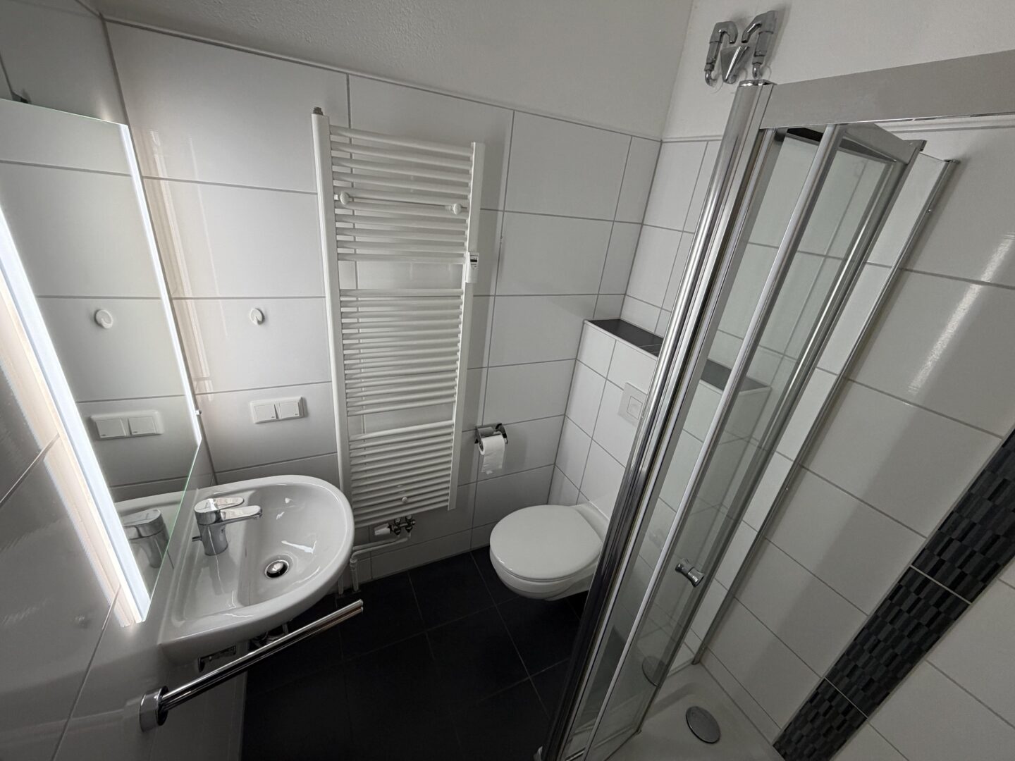 Badezimmer mit Dusche