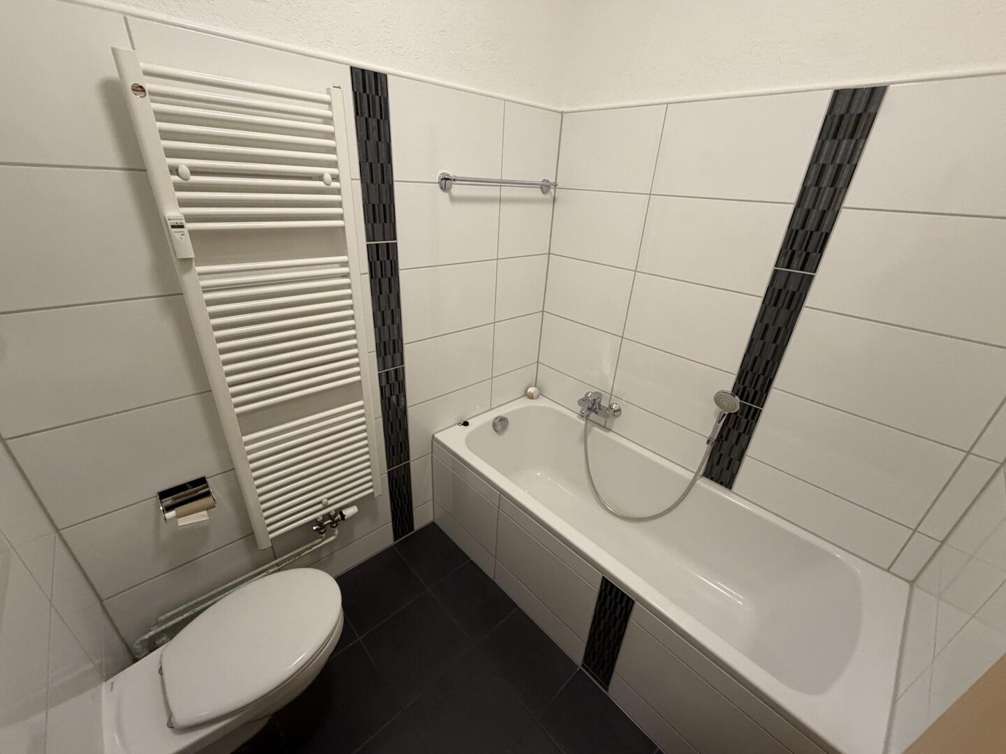Badezimmer mit Badewanne