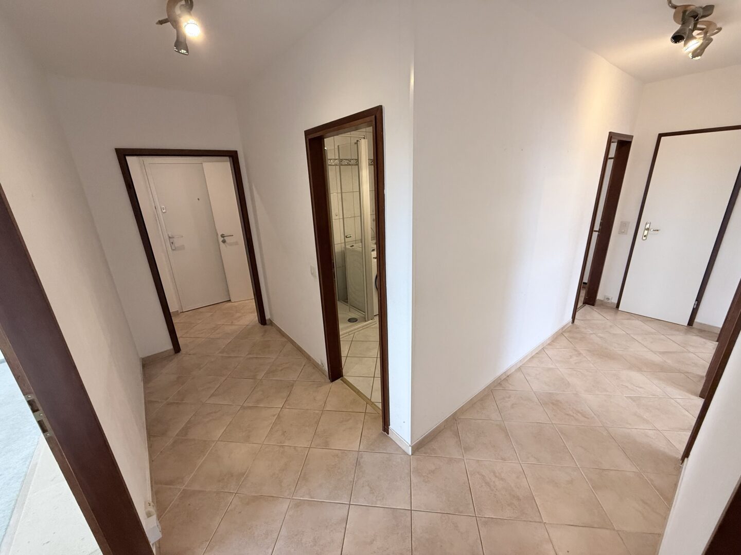 Flur/ Diele links der Eingang zur Wohnung