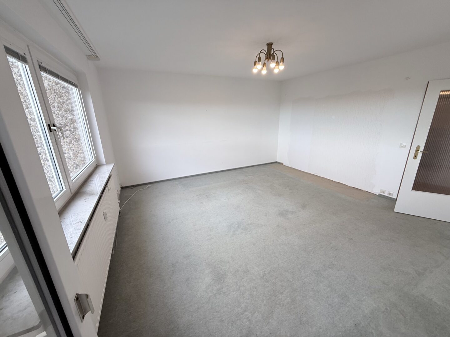 Wohnzimmer mit Loggia und Fernblick