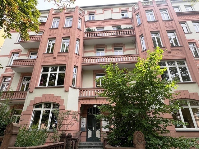 große Mietwohnung in saniertem Jugendstil Haus