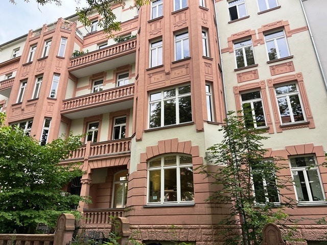 große Mietwohnung in saniertem Jugendstil Haus