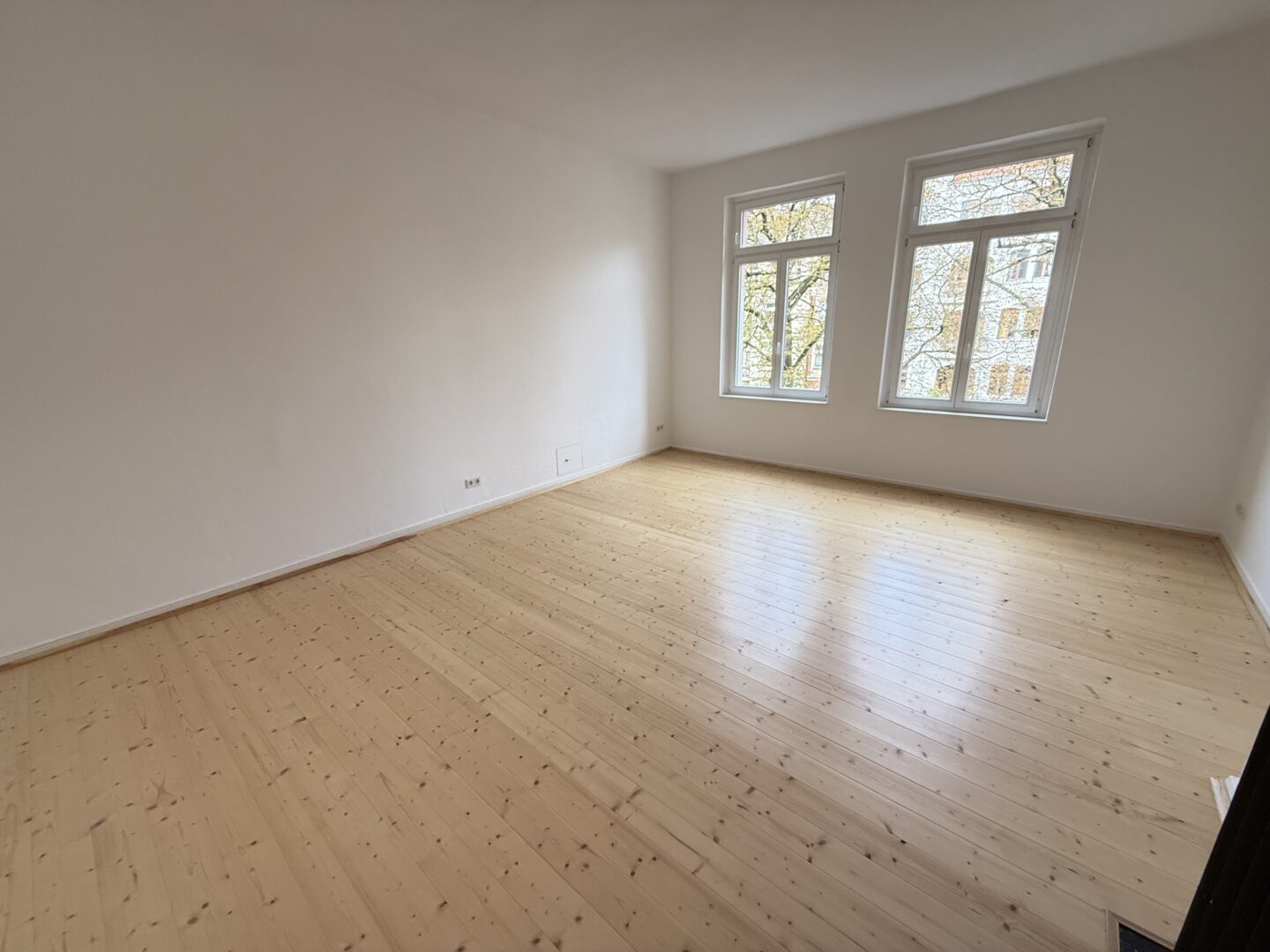 Dielenboden in Zimmer 3 mit ca. 31,84 qm