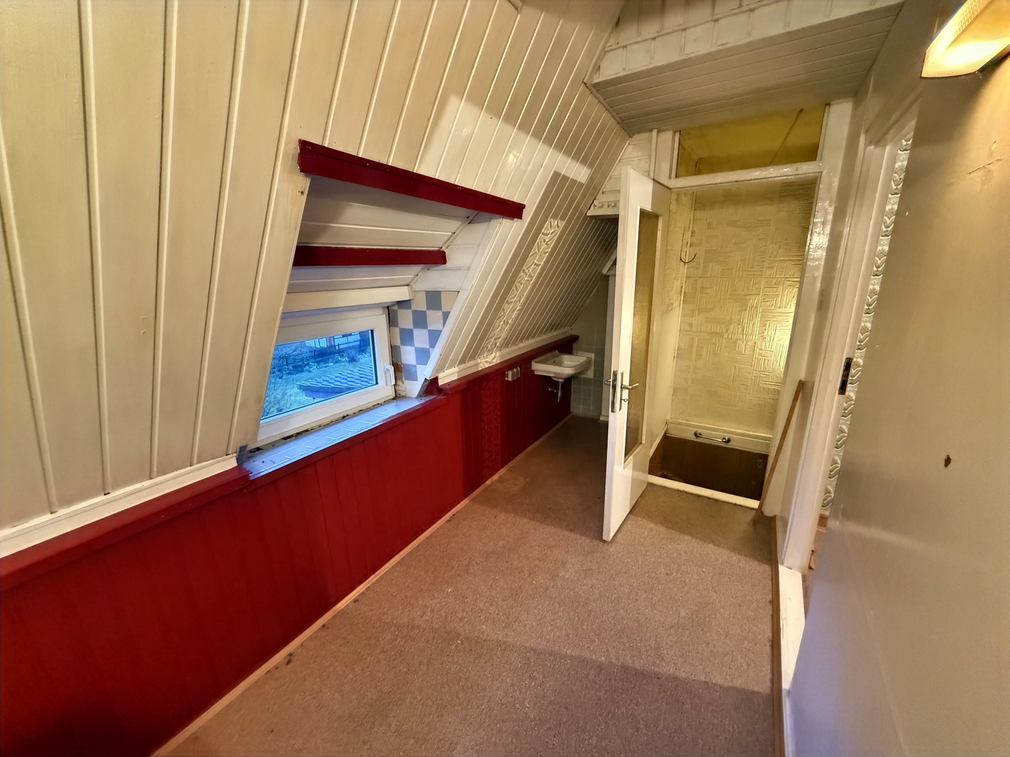 Durchgangszimmer im DG