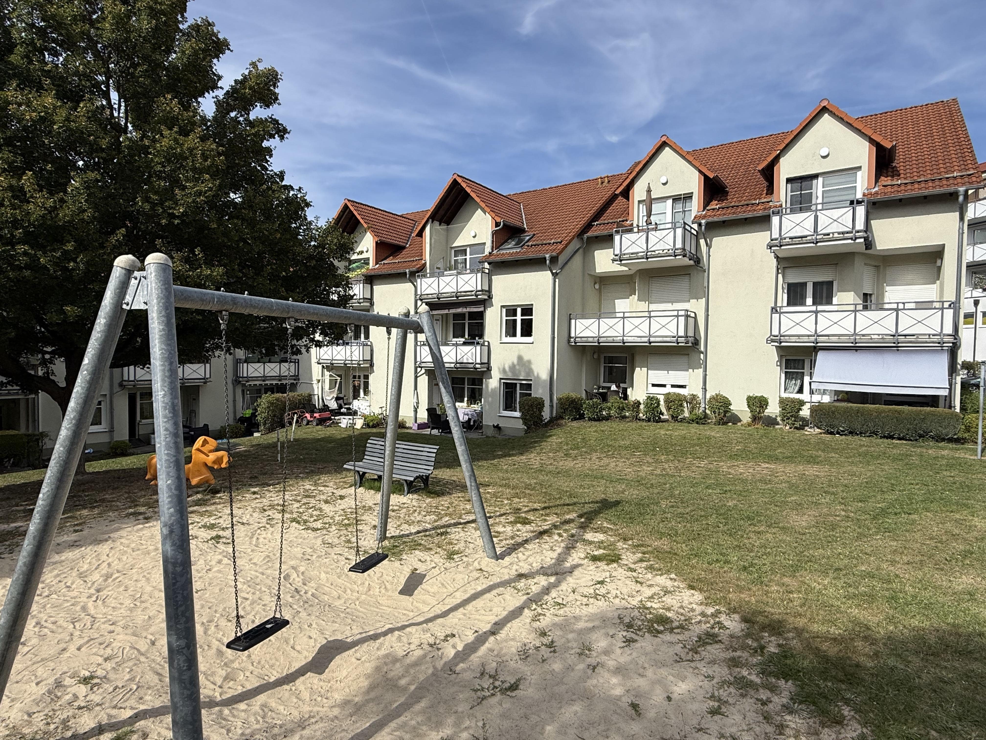 Charmante 2-Zimmer-DG-Wohnung mit Balkon & PKW-Stellplatz in gesuchter Lage von Lohfelden