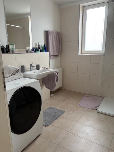 Bad mit Waschmaschinenstellplatz