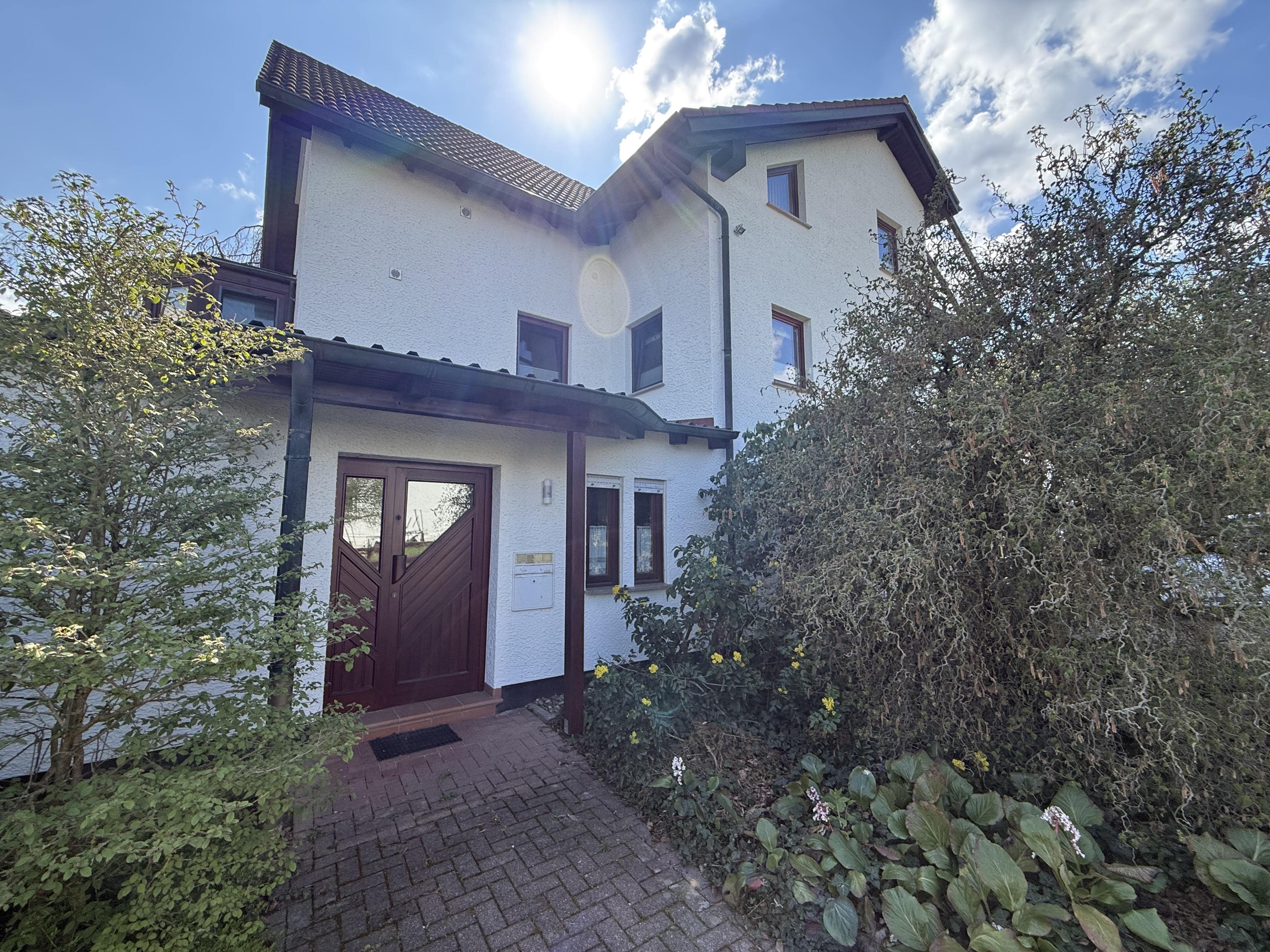 Massives, hochwertiges Einfamilienhaus mit 2 Einheiten & viel Wohnkomfort in Fritzlar/Züschen